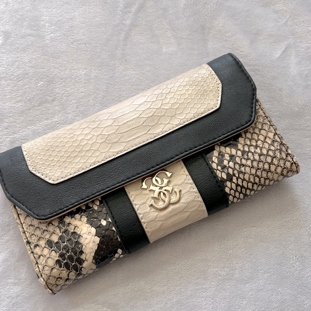 Guess Wallet